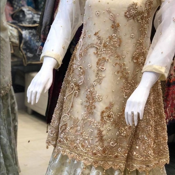 Pakistani suit - Picture 2 of 5